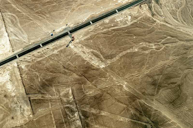 Vue depuis le ciel sur les lignes de Nazca dans le sud du Pérou