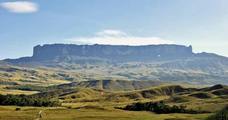 Photo du mont Roraima prise depuis la route (Venezuela)