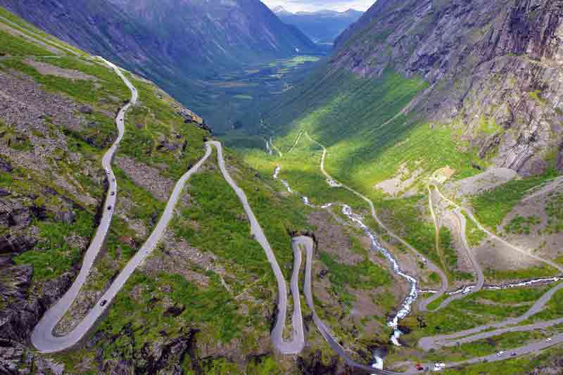 Route des Trolls (Trollstigen) avec ses 11 virages en épingle (Norvège)