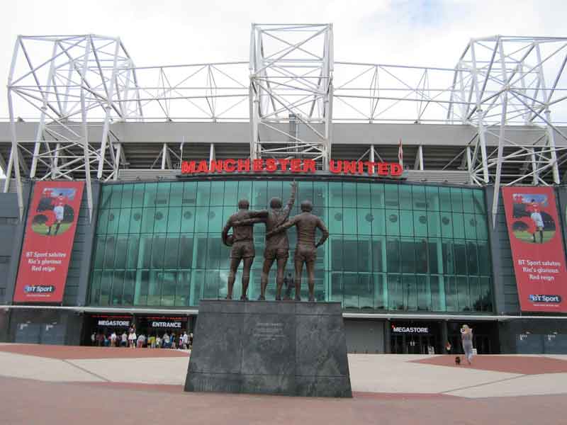 Photo prise devant Old Trafford (stade du club de foot de Manchester)