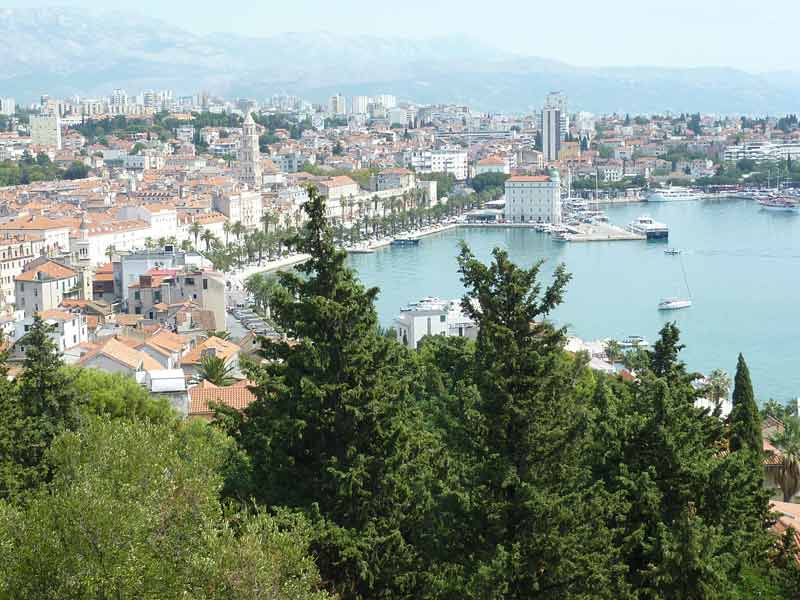 Vue sur Split depuis Marjan, colline dominant la ville (Croatie)