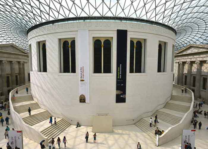 Toit en verre au-dessus de la grande cour du British Museum
