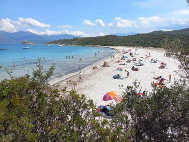Photo prise en haut de la plage de Lotu (Corse, France)