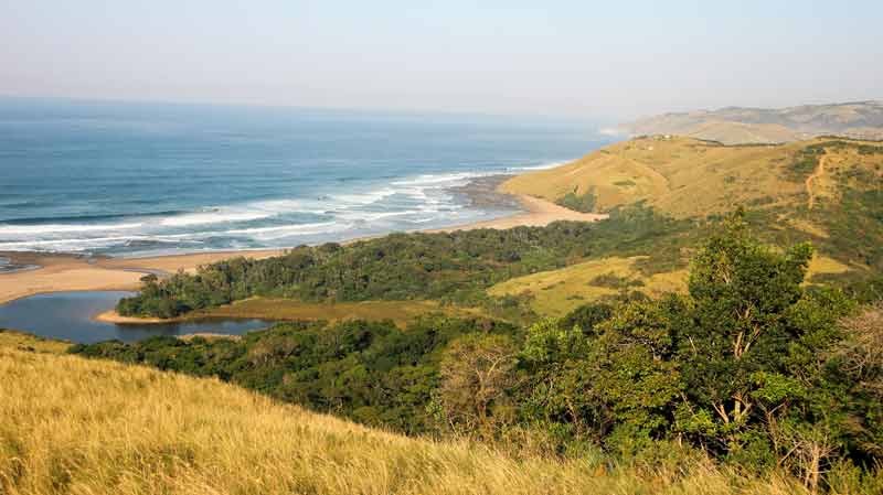 Vue sur la côte Sauvage (Wild Coast) et sur l'océan en Afrique du Sud