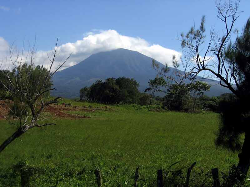 Vue sur le volcan Rincón de la Vieja dans le parc national Rincón de la Vieja (Costa Rica)