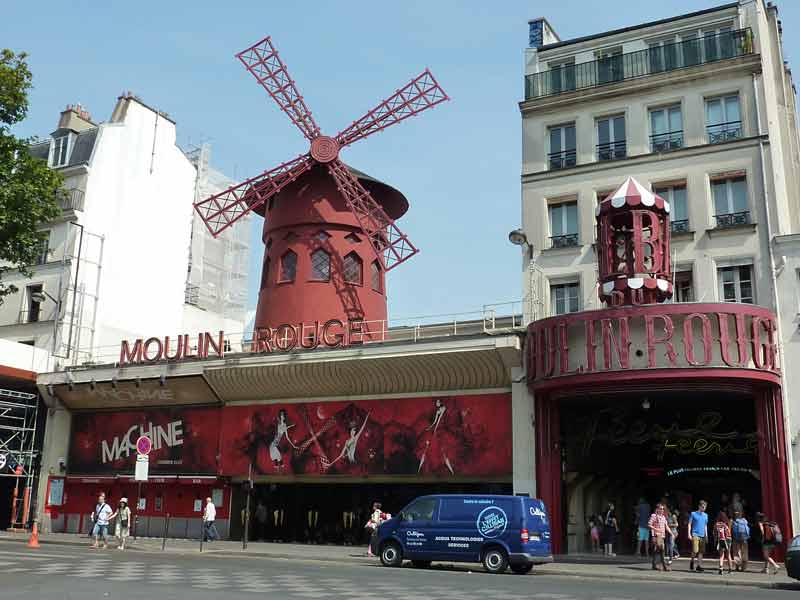 Façade du Moulin Rouge (cabaret), Pigalle, Paris