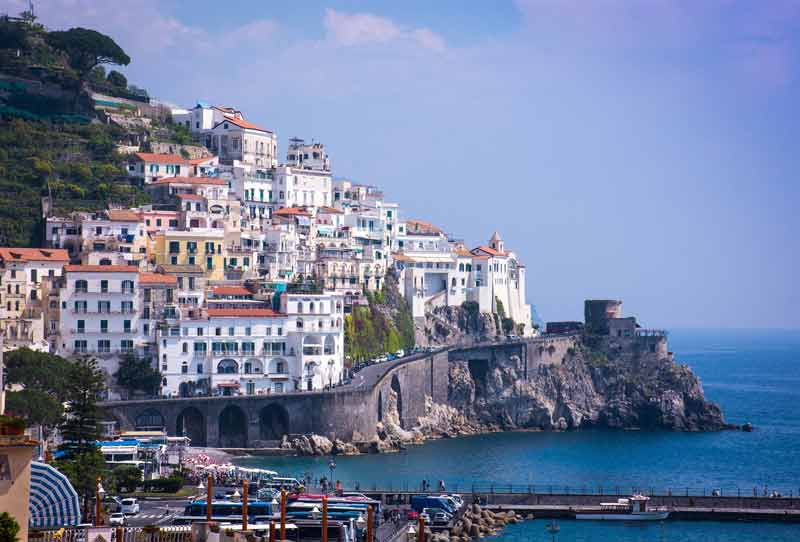 Amalfi vue depuis sont port de pêche