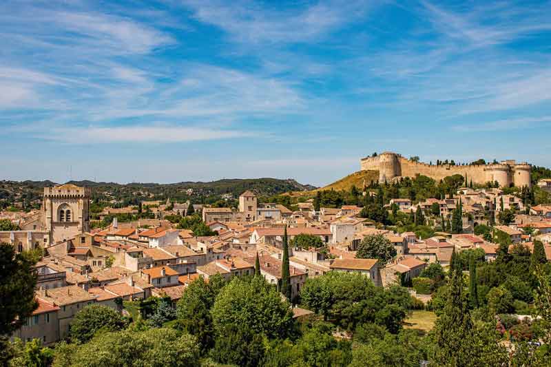 Vue panoramique sur Villeneuve-lès-Avignon et le fort Saint-André près d'Avignon