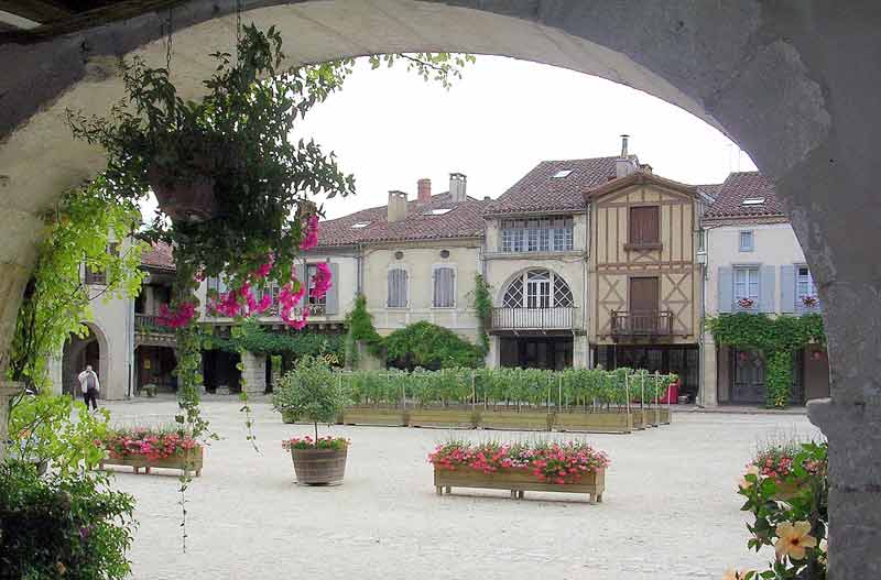 Place Royale de Labastide-d'Armagnac (département des Landes, France)