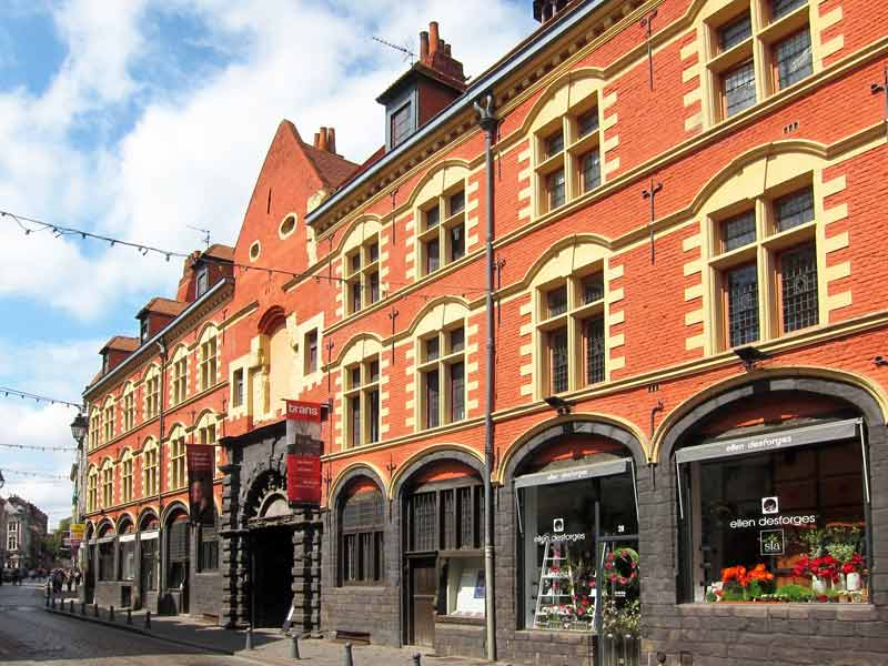 Façade extérieure de l’Hospice Comtesse, rue de la Monnaie, Lille